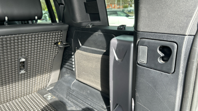 Land Rover Defender 3.0 D250 SE 110 5dr Auto Diesel Estate